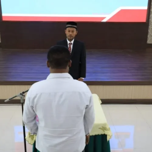 Foto: Ketua Badan Reintegrasi Aceh (BRA) yang diwakili Ketua Bidang Fasilitasi Rehabilitasi Kesehatan BRA Aceh Dr. Zahari, MKom.I.melantik Kamaruddin alias Mayor menjadi Ketua BRA Aceh Utara masa Kerja 2019-2024