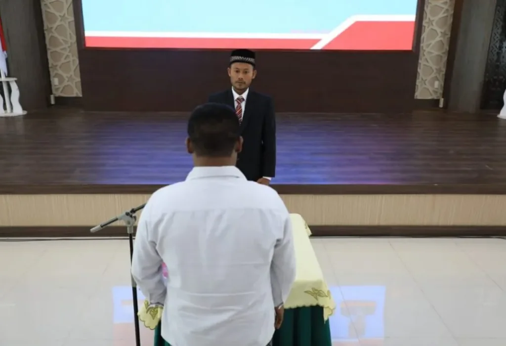 Foto: Ketua Badan Reintegrasi Aceh (BRA) yang diwakili Ketua Bidang Fasilitasi Rehabilitasi Kesehatan BRA Aceh Dr. Zahari, MKom.I.melantik Kamaruddin alias Mayor menjadi Ketua BRA Aceh Utara masa Kerja 2019-2024