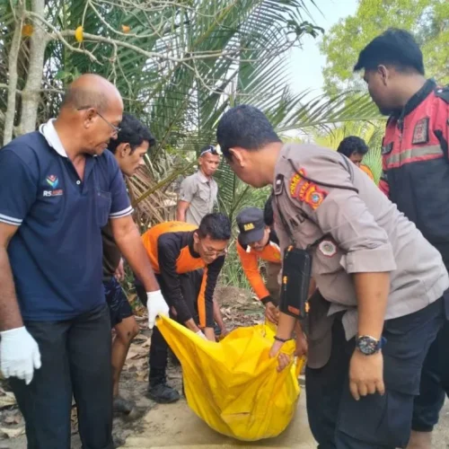 Foto: Penemuan Mayat Perempuan disungai paloh gadeng