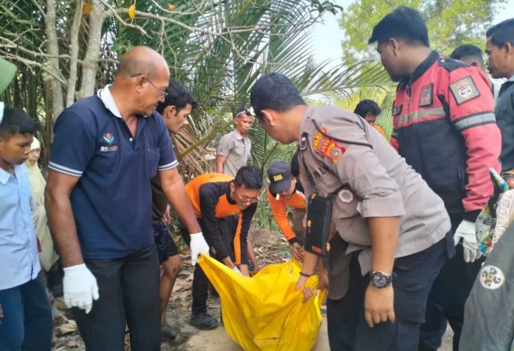 Foto: Penemuan Mayat Perempuan disungai paloh gadeng