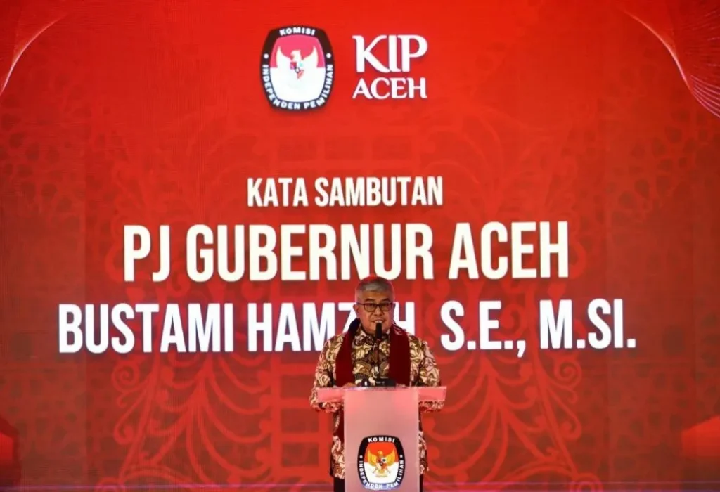 Foto: Penjabat  Gubernur Aceh Bustami SE, M.Si, menyampaikan sambutan pada peluncuran Pemilihan Gubernur dan Wakil Gubernur Aceh Tahun 2024, yang diselenggarakan oleh Komisi Independen Pemilihan (KIP) Aceh, di Ballroom Hermes Palace Hotel, Selasa (28/5/2024) malam.
