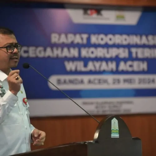 Foto: Sekda Aceh, Azwardi AP Menyampaikan Sambutan Sekaligus Membuka Rapat Koordinasi Pencegahan Korupsi Terintegrasi Wilayah Aceh dengan Sekda Kabupaten/Kota Se-Aceh di Gedung Serbaguna Setda Aceh, Kantor Gubernur Aceh, Rabu, 29/05/2024.