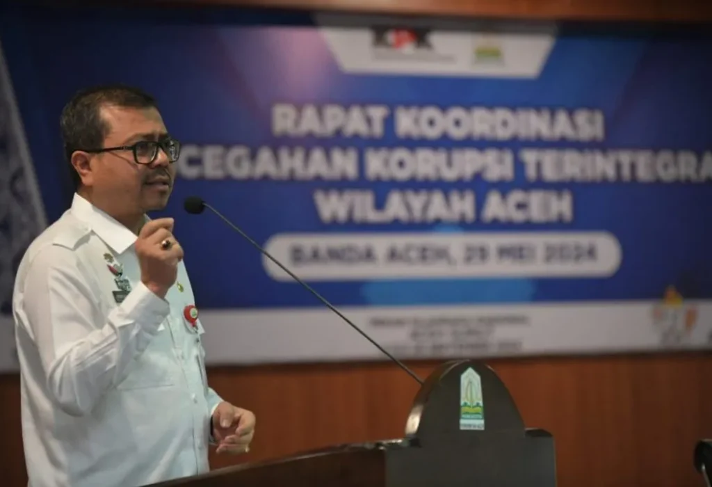 Foto: Sekda Aceh, Azwardi AP Menyampaikan Sambutan Sekaligus Membuka Rapat Koordinasi Pencegahan Korupsi Terintegrasi Wilayah Aceh dengan Sekda Kabupaten/Kota Se-Aceh di Gedung Serbaguna Setda Aceh, Kantor Gubernur Aceh, Rabu, 29/05/2024.