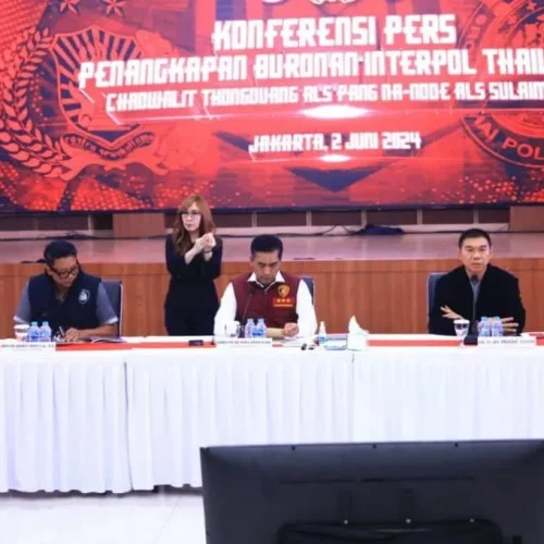 Foto: Kabareskrim Polri Komjen Wahyu Widada melangsungkan Konfrensi pers terkait Boronan Interpol