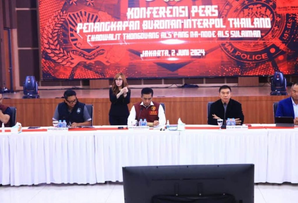 Foto: Kabareskrim Polri Komjen Wahyu Widada melangsungkan Konfrensi pers terkait Boronan Interpol