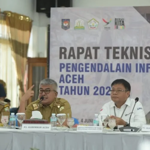 Foto: Penjabat Gubernur Aceh Bustami mengikuti Rapat Teknis Pengendalian Inflasi Aceh di Pendopo Bupati Aceh Tengah di Takengon, Selasa 4 Juni 2024. Rapat tersebut diikuti Pj Bupati Aceh Tengah, Pj Bupati Bener Meriah, Pj Bupati Gayo Lues, Pj Bupati Aceh Tenggara dan Kepala Perwakilan Bank Indonesia Provinsi Aceh serta sejumlah kepala SKPA dan Biro terkait lainnya.
