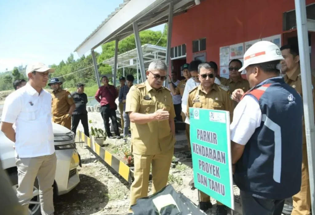 Foto: Penjabat Gubernur Aceh Bustami meninjau pengerjaan venue pacuan kuda yang akan digunakan untuk kegiatan Pekan Olahraga Nasional (PON) 2024 di Belang Bebangka, Kecamatan Pegasing, Aceh Tengah, Selasa 4 Juni 2024. Pj Gubernur dalam kunjungan itu didampingi Pj Bupati Aceh Tengah T Mirzuan, sejumlah kepala Satuan Kerja Perangkat Aceh dan kepala Biro terkait, Forkopimdakab Aceh Tengah serta sejumlah pejabat terkait lainnya.