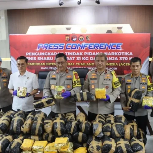 Foto:  Kapolda Aceh Irjen Achmad Kartiko dalam konferensi pers pengungkapan narkotika di Aula Machdum Sakti Polda Aceh, Rabu, 5 Juni 2024.