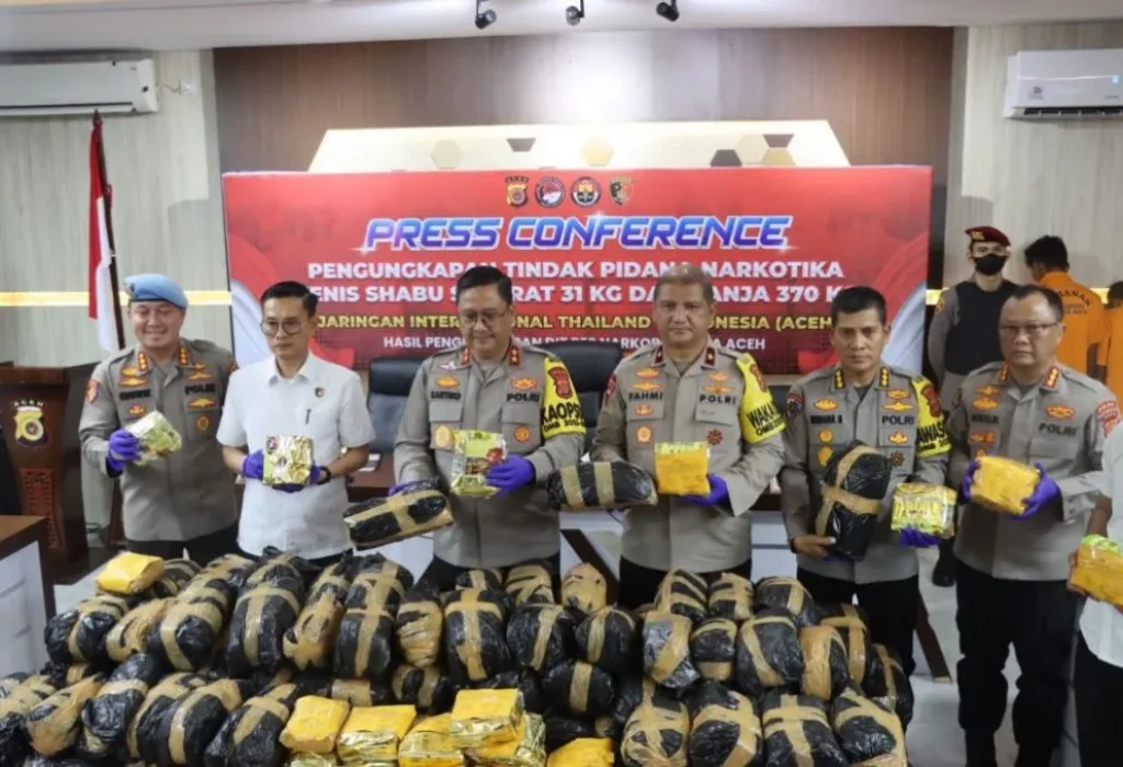 Foto:  Kapolda Aceh Irjen Achmad Kartiko dalam konferensi pers pengungkapan narkotika di Aula Machdum Sakti Polda Aceh, Rabu, 5 Juni 2024.