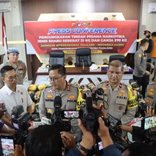 Foto:  Kapolda Aceh Irjen Achmad Kartiko memberikan keterangan kepada awak Media