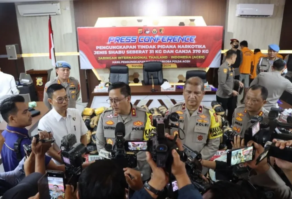 Foto:  Kapolda Aceh Irjen Achmad Kartiko memberikan keterangan kepada awak Media