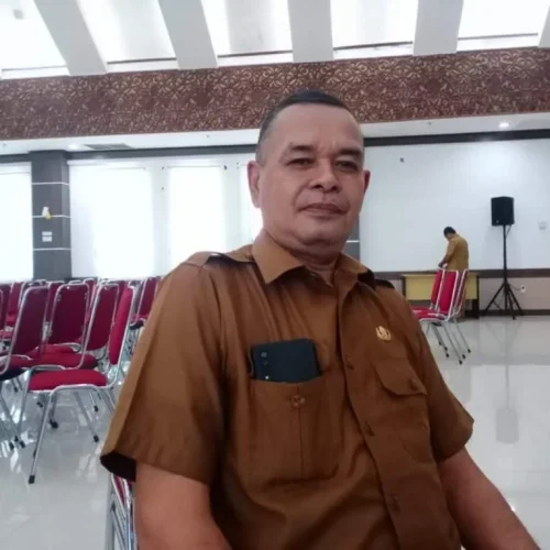 Foto: Kepala DPM-PPKB Kabupaten Aceh Utara, Fuad Mukhtar, melalui Kepala Bidang Dalduk KB, KS Mohd Azhar, SE dihadapan awak media