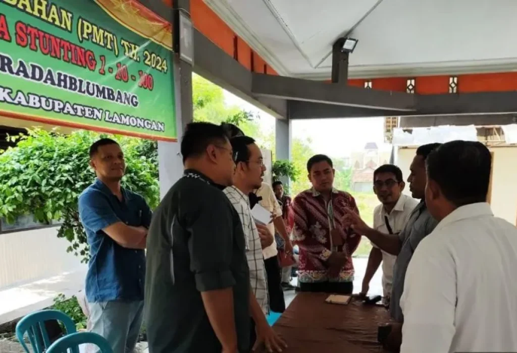 Foto: Polri melalui Satgassus Pencegahan Korupsi mendampingi Kementerian Sosial dalam penyaluran Bantuan Sembako/BPNT dan Program Keluarga Harapan (PKH) di Kabupaten Lamongan sebagai bentuk pengawasan.