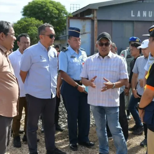 Foto: Pj. Gubernur Aceh, Bustami, SE. M. Si Meninjau Venue PON Cabor Aeromodelling di Komplek Bandara Lanud Maimun Saleh, Kota Sabang, Sabtu, 08/06/2024.