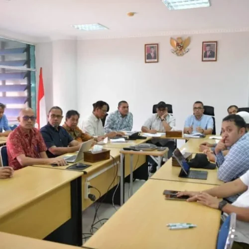 Foto: Pj. Gubernur Aceh, Bustami, SE. M. Si didampingi Pj. Walikota Sabang, Reza Fahlevi, Pj. Bupati Aceh Besar, Muhammad Iswanto dan Kepala SKPA Terkait Rapat Bersama dengan Manajemen BPKS Sabang, di Kantor BPKS Sabang, Kuta Barat, Sukakarya, Kota Sabang, Sabtu, 08/06/2024.