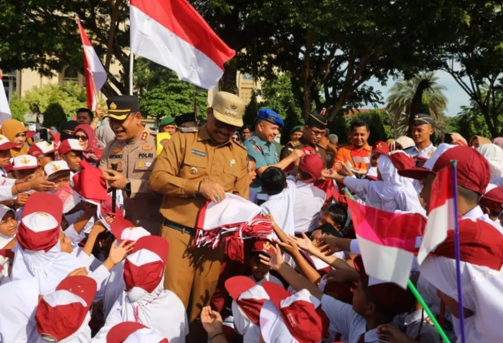 Foto: Pemerintah Kota (Pemko) Lhokseumawe meluncurkan program pembagian 10 juta bendera dalam rangka menyambut dan menyemarakkan peringatan HUT ke-79 Kemerdekaan RI.