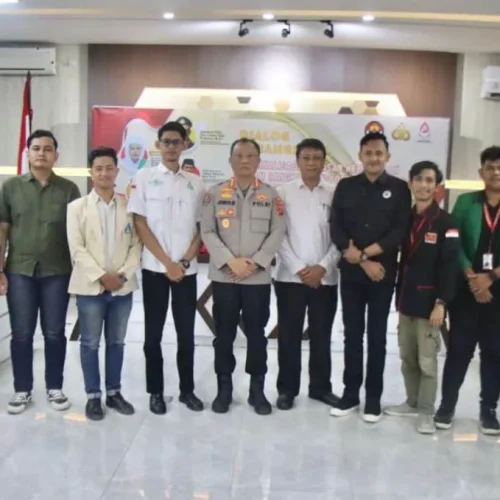Foto: Polda Aceh yang dipimpin Irwasda Kombes Misbahul Munauwar mengikuti secara virtual dialog kebangsaan penguatan internal Polri yang digelar Divisi Humas Polri di Aula Machdum Sakti Polda Aceh, Senin, 10 Juni 2024
Polda Aceh yang dipimpin Irwasda Kombes Misbahul Munauwar mengikuti secara virtual dialog kebangsaan penguatan internal Polri yang digelar Divisi Humas Polri di Aula Machdum Sakti Polda Aceh, Senin, 10 Juni 2024