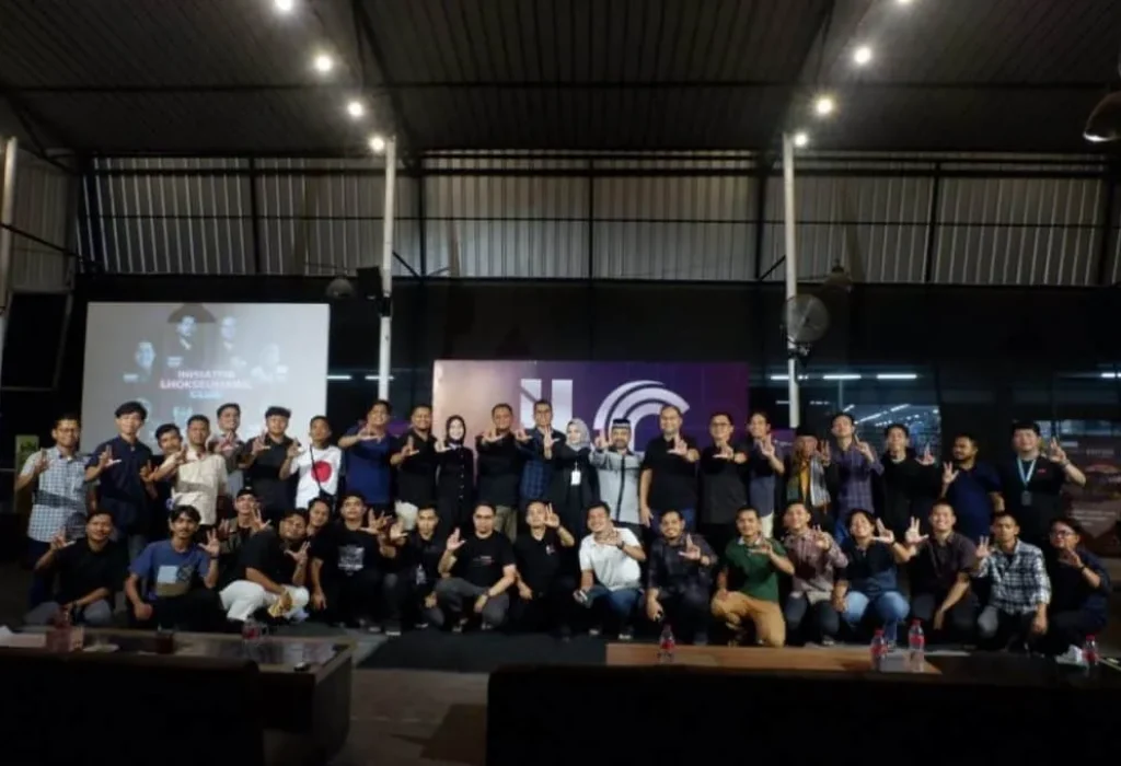 Foto: Inisiator Lhokseumawe Club (ILC) melakukan diskusi tentang advokasi, investigasi dan pengorganisiran terkait berbagai masalah di Kota Lhokseumawe