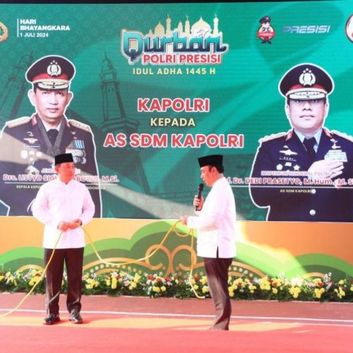 Foto: Kapolri Jenderal Polisi Drs. Listyo Sigit Prabowo mengucapkan selamat hari raya Idul Adha 1445 Hijriyah kepada umat Islam yang merayakan.