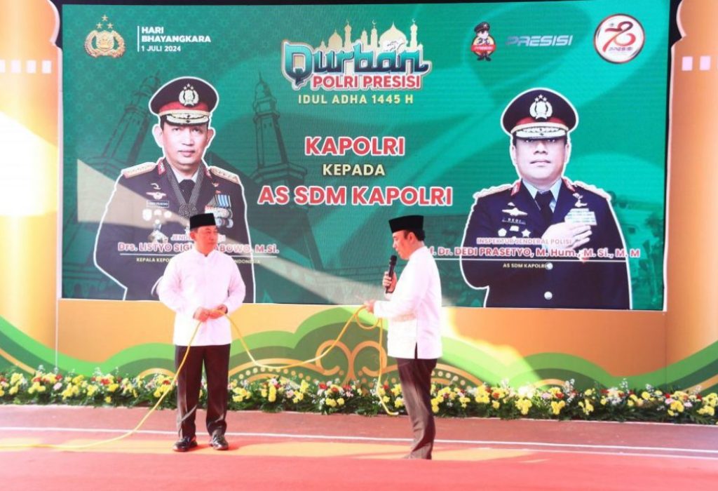 Foto: Kapolri Jenderal Polisi Drs. Listyo Sigit Prabowo mengucapkan selamat hari raya Idul Adha 1445 Hijriyah kepada umat Islam yang merayakan.