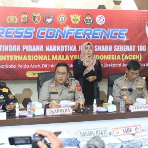 Foto: Kapolda Aceh Irjen Achmad Kartiko mengelar konferensi Pers di Polda Aceh, Rabu, 26 Juni 2024.