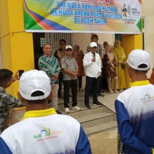 Foto: Foto: Kepala Dinas Kepemudaan Olahraga dan Pariwisata Kabupaten Aceh Utara M Nasir, SSos, MSi, pelepasan Tim Sepakbola untuk even POPDA pada Kamis (4/7) dihalaman Kantor Disporapar