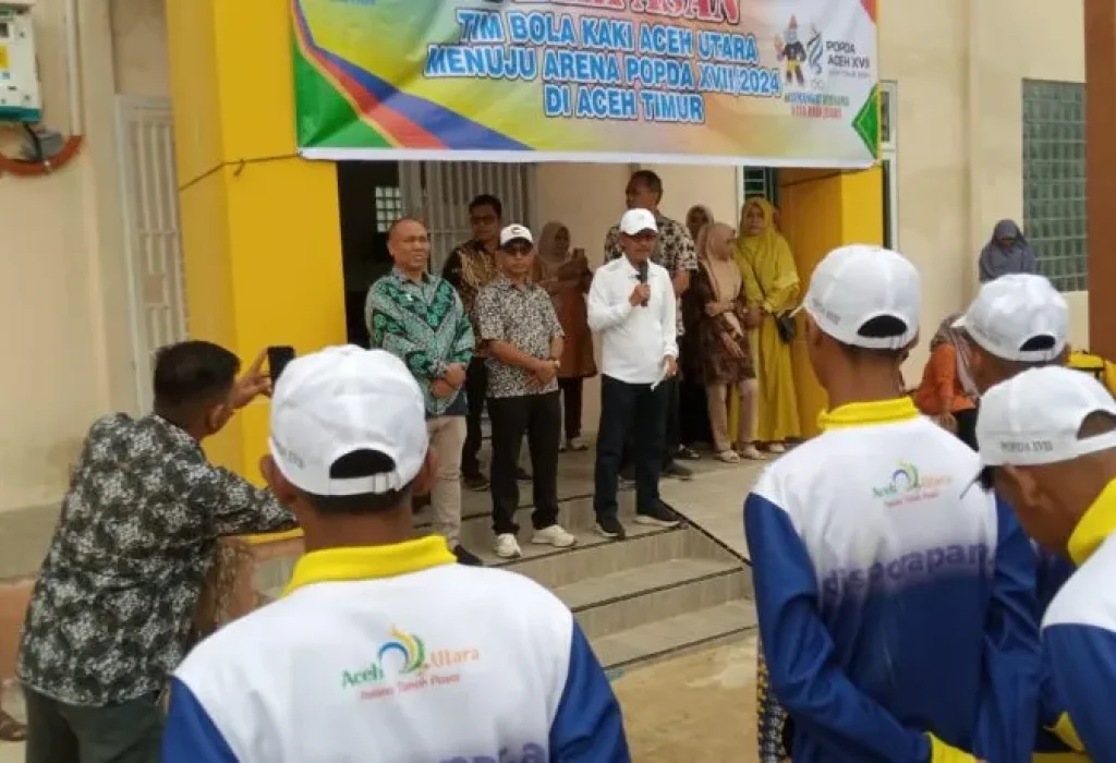 Foto: Foto: Kepala Dinas Kepemudaan Olahraga dan Pariwisata Kabupaten Aceh Utara M Nasir, SSos, MSi, pelepasan Tim Sepakbola untuk even POPDA pada Kamis (4/7) dihalaman Kantor Disporapar
