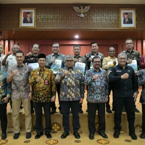 Foto: Penjabat (Pj) Gubernur Aceh Bustami mengingatkan para Penjabat Bupati dan Walikota di Aceh agar menjaga komunikasi yang baik dan tetap solid dalam persiapan penyelenggaraan PON XXI Aceh-Sumut, yang akan berlangsung September mendatang.