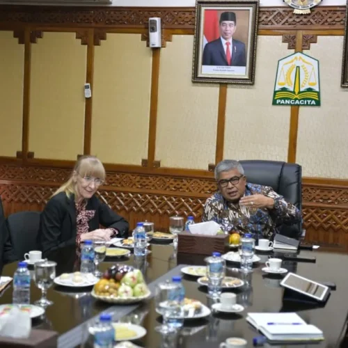 Foto: Penjabat (Pj) Gubernur Aceh Bustami, menerima kunjungan Duta Besar Jerman untuk Indonesia, Ina Lepes dan Konsul Kehormatan Jerman, Daniel, di Kantor Gubernur Aceh