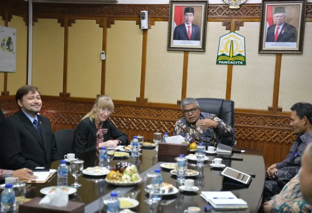 Foto: Penjabat (Pj) Gubernur Aceh Bustami, menerima kunjungan Duta Besar Jerman untuk Indonesia, Ina Lepes dan Konsul Kehormatan Jerman, Daniel, di Kantor Gubernur Aceh