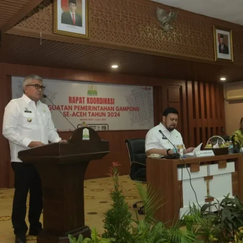 Foto: Penjabat Gubernur Aceh Bustami membuka Rapat Koordinasi Penguatan Pemerintah Gampong Seluruh Aceh di Gedung Serbaguna Setda Aceh, Jum’at, 5 Juli 2024.