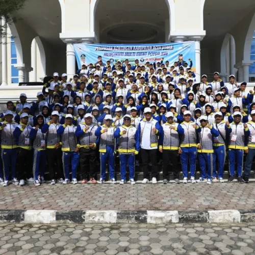 Foto: Pj Bupati Aceh Utara berfoto bersama Atlet dan Oficial Aceh Utara