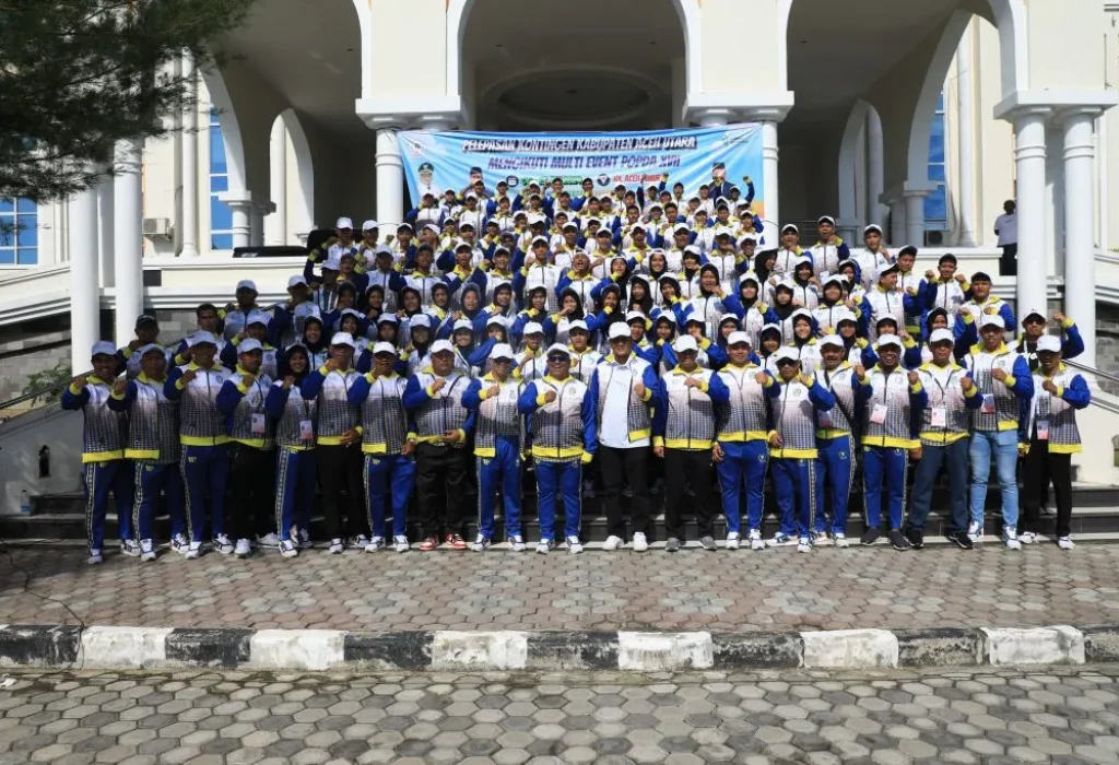 Foto: Pj Bupati Aceh Utara berfoto bersama Atlet dan Oficial Aceh Utara
