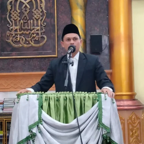 Foto:  Dr. Rizqi Wahyudi, S.Sos.I., M.Kom memberikan tausiyah