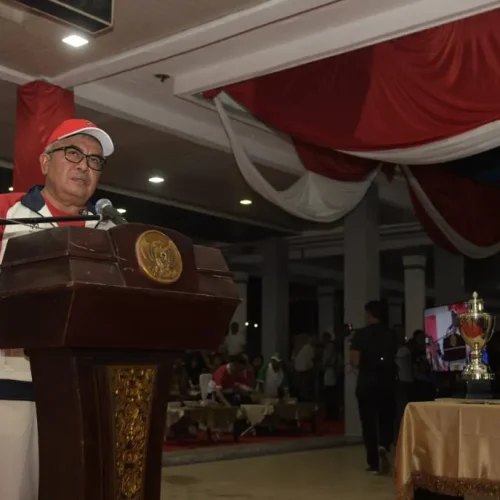 Foto: Penjabat (Pj) Gubernur Aceh Bustami Hamzah membuka Pekan Olahraga Pelajar Daerah Aceh (Popda) XVII di Lapangan Merdeka, komplek pusat pemerintahan Kabupaten Aceh Timur di Idi, Sabtu, (06/07/2024) malam.