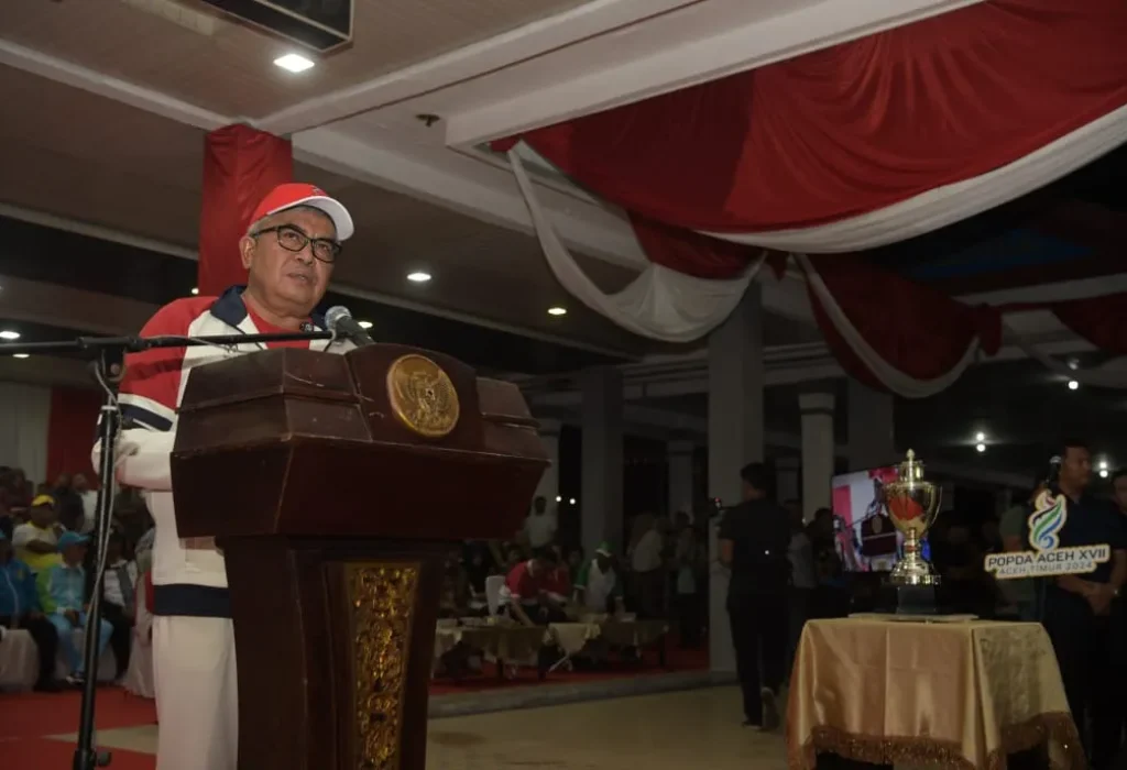 Foto: Penjabat (Pj) Gubernur Aceh Bustami Hamzah membuka Pekan Olahraga Pelajar Daerah Aceh (Popda) XVII di Lapangan Merdeka, komplek pusat pemerintahan Kabupaten Aceh Timur di Idi, Sabtu, (06/07/2024) malam.