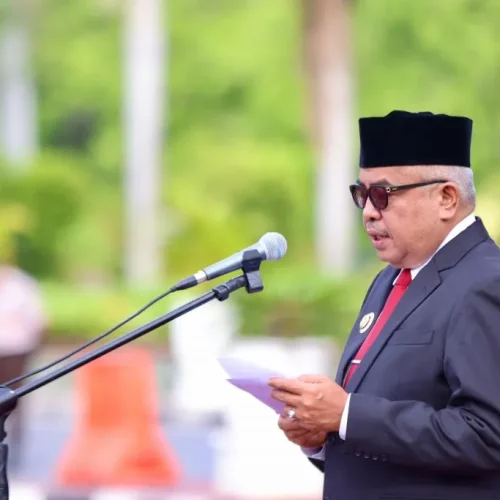 Foto: Penjabat Gubernur Aceh, Bustami, SE, M.Si.,sebagai Inspektur  upacara Peringatan Hari Koperasi Nasional ke-77, di Halaman Kantor Gubernur Aceh, Selasa, 16/7/2024