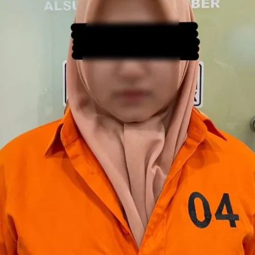 Foto: Personel Subdit Siber Ditreskrimsus Polda Aceh menetapkan seorang selebgram asal Aceh Jaya berinisial NF (18) sebagai tersangka karena diduga menjadi promotor judi online, Jumat, 2 Juli 2024.