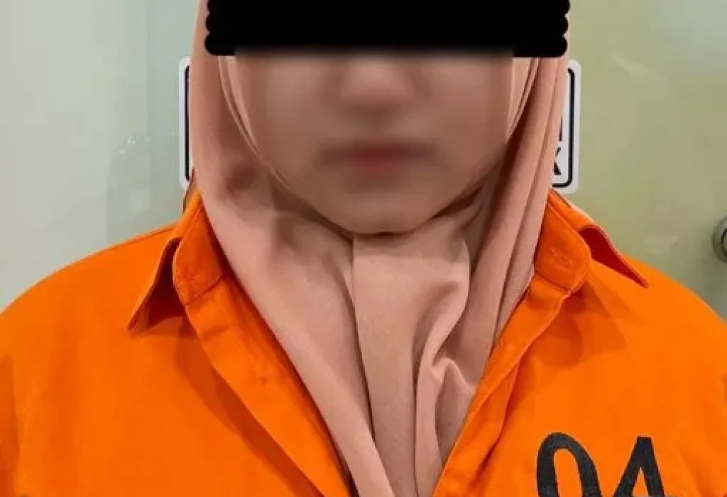 Foto: Personel Subdit Siber Ditreskrimsus Polda Aceh menetapkan seorang selebgram asal Aceh Jaya berinisial NF (18) sebagai tersangka karena diduga menjadi promotor judi online, Jumat, 2 Juli 2024.