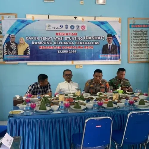 Foto: Kadis DPM-PPKB Aceh Utara, Fuad Mukhtar, S.Sos., MSM, dengan dampingi Persagi Cabang Aceh Utara, TP-PKK, Koordinator Balai KB, Camat  dan Muspika Syamtalira Bayu serta Geusyik Gampong Dayah Blang Seureukuy menutup DASHAT