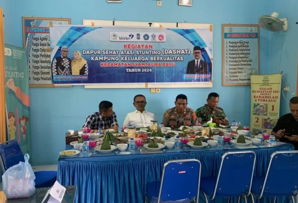 Foto: Kadis DPM-PPKB Aceh Utara, Fuad Mukhtar, S.Sos., MSM, dengan dampingi Persagi Cabang Aceh Utara, TP-PKK, Koordinator Balai KB, Camat  dan Muspika Syamtalira Bayu serta Geusyik Gampong Dayah Blang Seureukuy menutup DASHAT