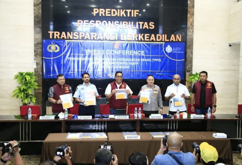 Foto: Direktur Tindak Pidana Umum Bareskrim Polri Brigjen Djuhandani mengatakan, pengungkapan kasus ini berawal dari informasi Australian Federal Police (AFP) pada 6 September 2023 tentang adanya tindak pidana perdagangan orang dengan modus bekerja sebagai PSK di Sydney, Australia.