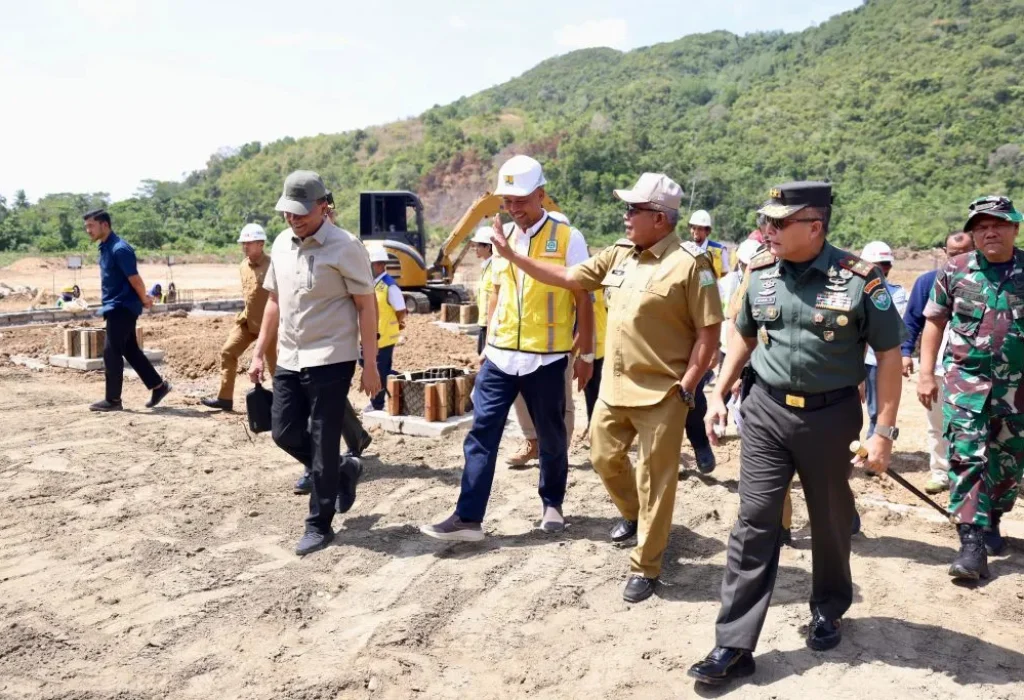 Foto: Penjabat Gubernur Aceh, Bustami, SE, M.Si.,  bersama Pangdam Iskandar Muda, Mayjen TNI Niko Fahrizal, M.Tr.(Han), serta pejabat terkait, meninjau pembangunan Lapangan Tembak yang akan digunakan untuk perhelatan Pekan Olahraga Nasional (PON) XXI/2024 Aceh-Sumut, di Mata Ie, Aceh Besar, Selasa, 23/7/2024