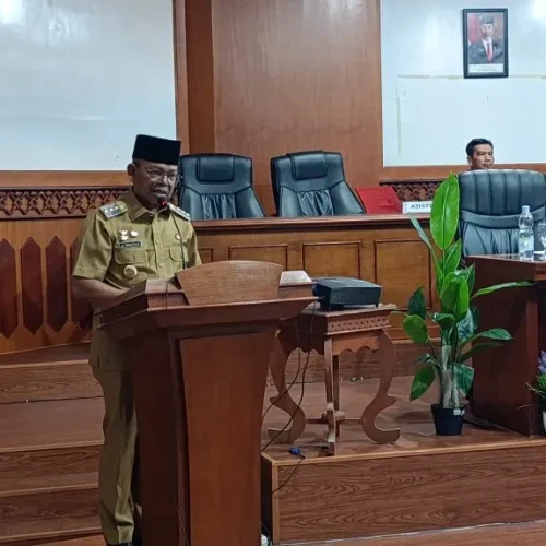 Foto: Pj. Bupati Aceh Jaya, Dr. A. Murtala, M.Si., membuka secara resmi kegiatan Konsultasi Publik I (KP I) Penyusunan Rencana Detail Tata Ruang (RDTR) Perkotaan Calang Tahun 2024 sampai 2044, di Aula Lantai III Kantor Bupati Aceh Jaya, pada hari Selasa (22/7/2024).