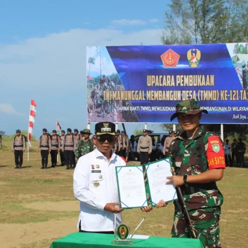 Foto: Pj. Bupati Aceh Jaya, Dr. A. Murtala, M.Si., bertindak sebagai inspektur upacara pada pembukaan TNI Manunggal Membangun Desa (TMMD) Reguler ke-121 Tahun Anggaran 2024 Kodim 0114/Aceh Jaya