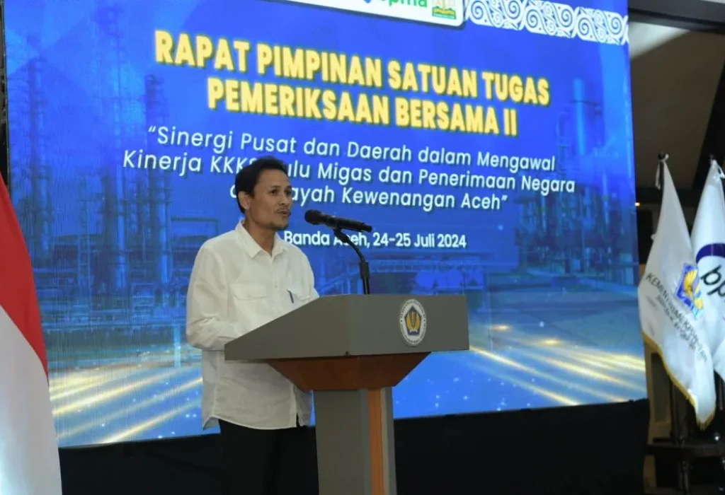 Foto: Asisten Perekonomian dan Pembangunan Sekda Aceh Zulkifli mebaca sambutan Pj Gubernur Aceh pada Rapat Satuan Tugas Pemeriksaan Bersama II Wilayah Aceh di Gedung Keuangan Negara di Banda Aceh, Rabu, 24 Juli 2024.