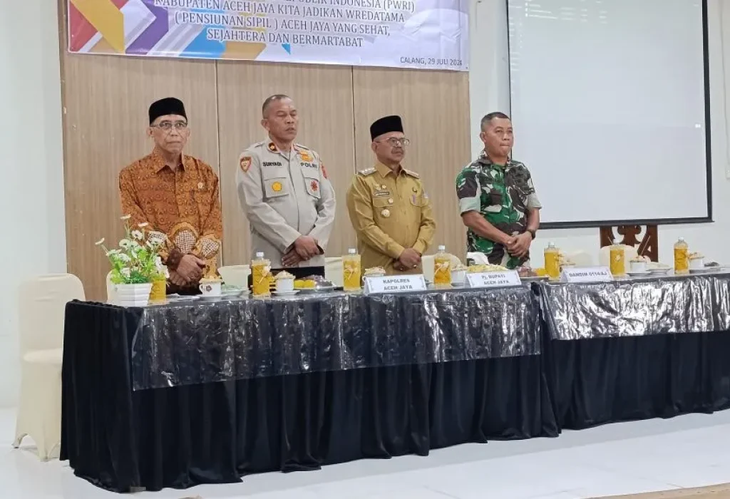 Foto: Penjabat Bupati Aceh Jaya, Dr. A. Murtala, M.Si, menghadiri Peringatan Hari Ulang Tahun ke-62 Persatuan Wredatama Republik Indonesia (PWRI) Kabupaten Aceh Jaya yang digelar di Aula Dinas Kesehatan Aceh Jaya, Senin (29/7/2024).