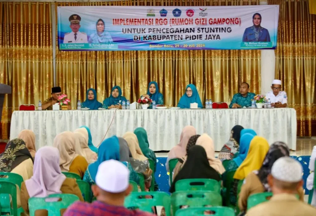 Foto: Penjabat Ketua TP PKK Aceh, Mellani Subarni, menjadi narasumber Implementasi RGG (Rumoh Gizi Gampong), untuk pencegahan stunting di Aula Kantor Camat Bandar Baru, Pidie Jaya, Senin, 29/6/2024
Jam 15:30-16:15