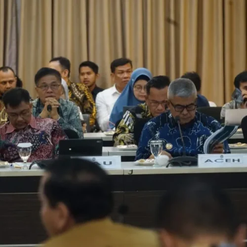 Foto: Penjabat Gubernur Aceh Bustami Hamzah, SE.,MSi menghadiri Rapat Koordinasi Upaya Percepatan Penghapusan Kemiskinan Ekstrem 2024 Regional Sumatera di Kementerian Koordinator Bidang Pembangunan Manusia dan Kebudayaan (Kemenko PMK) Republik Indonesia (RI), Selasa 5 Agustus 2024.
