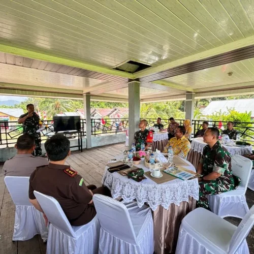 Foto: Plh. Sekda Aceh Jaya, Asy'ari, SE., M.Si., menerima kunjungan kerja dari Staf Penanggung Jawab Operasional (PJO) TMMD, Brigjen TNI Terry Tresna Purnama, S.I.Kom, dalam rangka melaksanakan kegiatan Pengawasan dan Evaluasi (Wasev) TMMD ke-121 Tahun Anggaran 2024